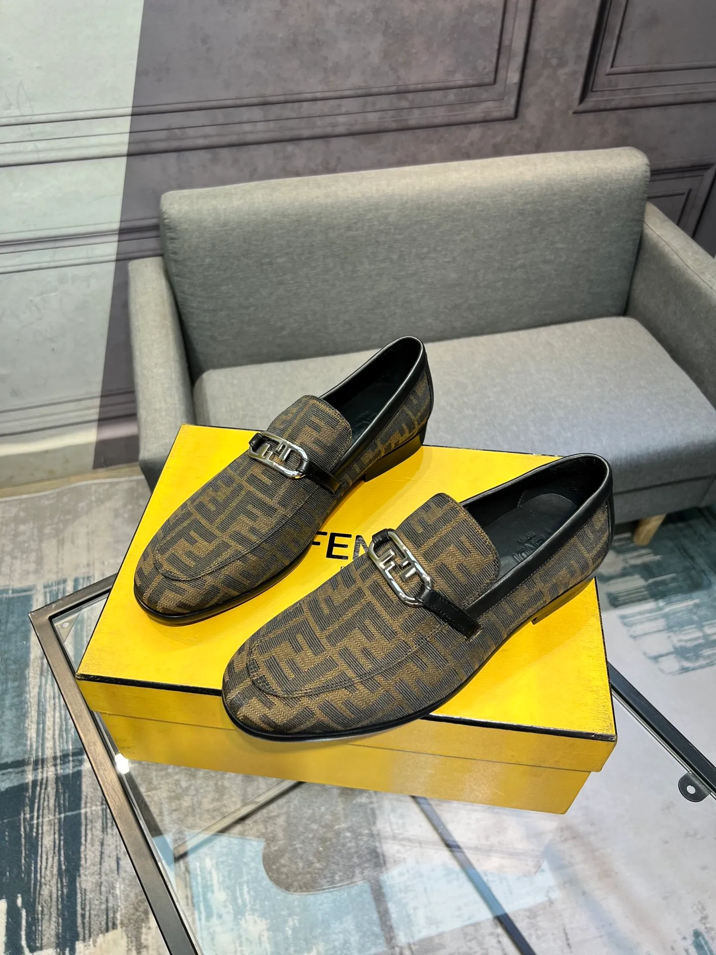 Men's shoes 💰940 [FENDI] Fendi men's business casual leather shoes imported brand cloth/calf leather/open edge beads/brand logo printing -Inner lining: comfortable cowhide lining -Outsole: genuine leather outsole with rubber backing embedded in the heel, perfect injection molding -Super high quality control·Fine workmanship: highlighted (high-end·luxury·grade) -Size: 39-44.38.45.46 Customized, non-returnable